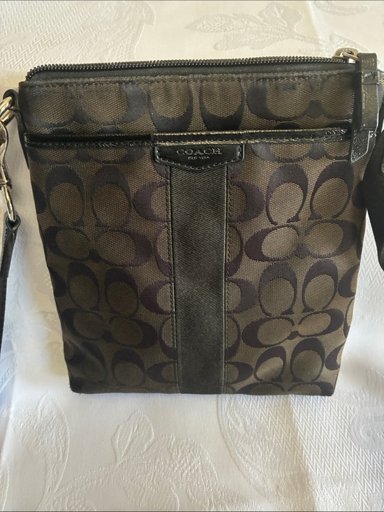 Coach Handbags - Coach Men’s Dark Brown Signature Messenger Crossbody